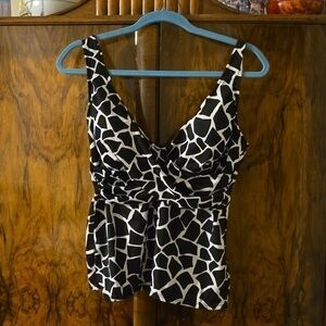 White Stag Black and White Plus Size Tankini Swim Top Size 16-18